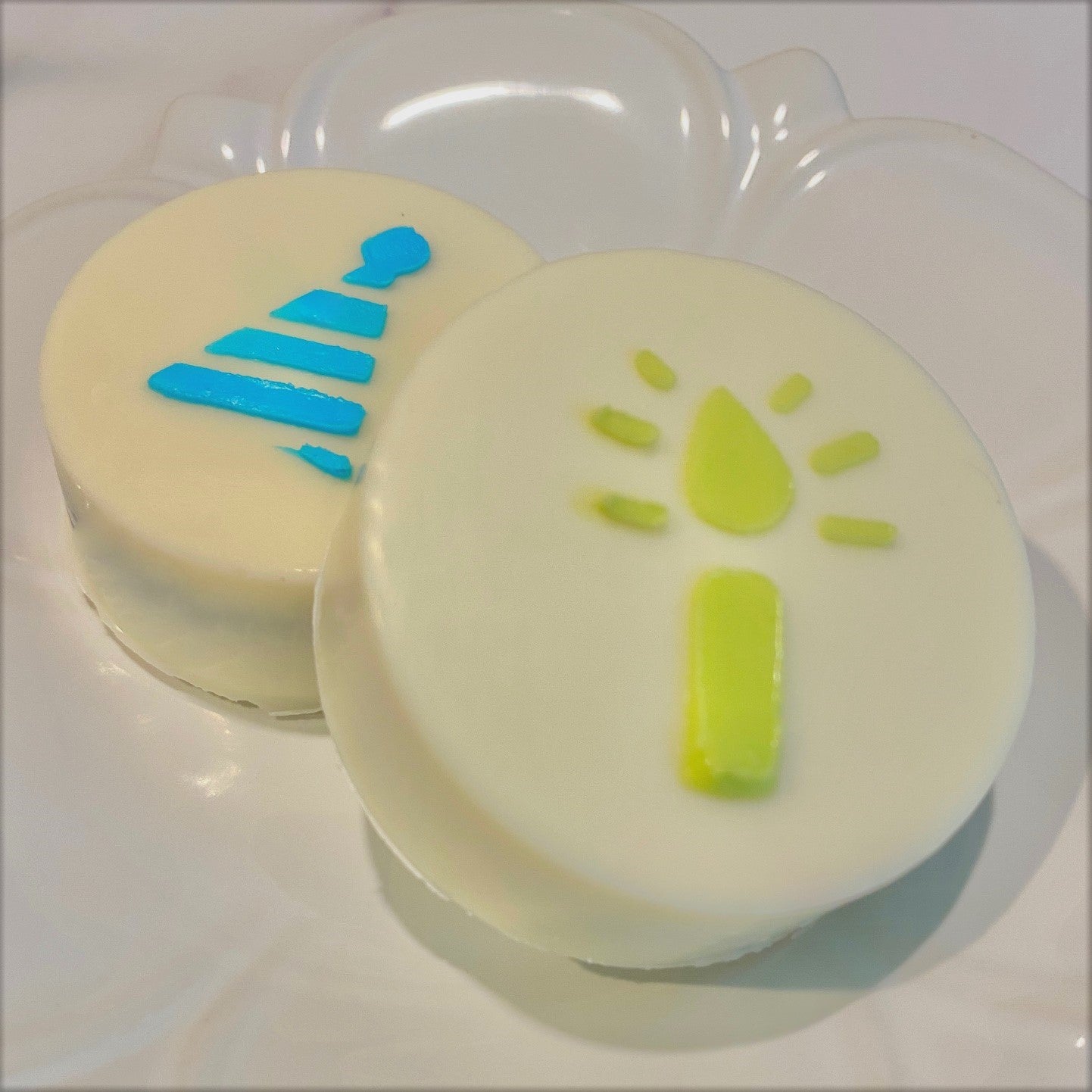 How to Make and Decorate Chocolate Covered Oreos