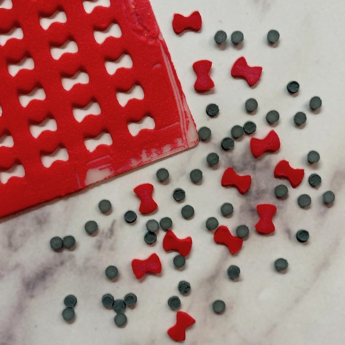 Buttons and Bows Sprinkles Stencil bakeartstencil