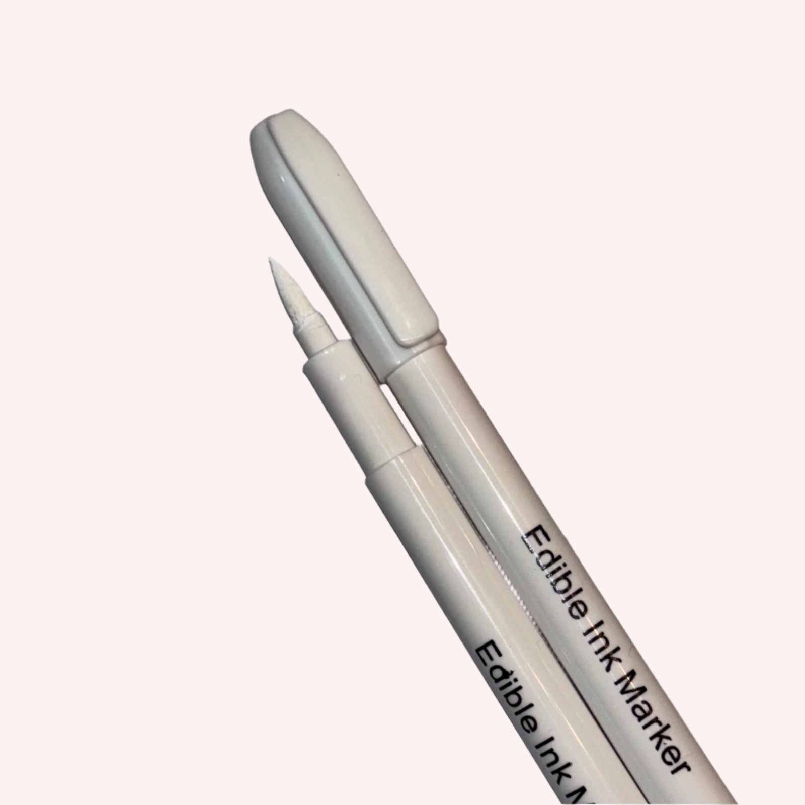 Edible Marker - White, this thick point marker is perfect for decorating fondant, royal icing and sweets of all sizes.