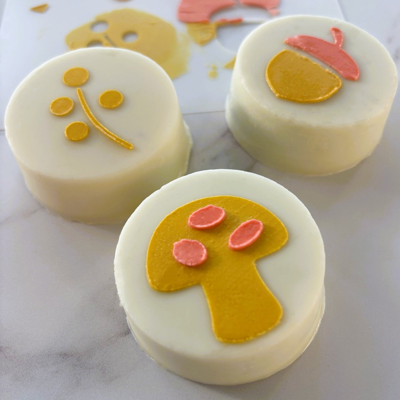 Acorn Mushroom Minis Stencil bakeartstencil