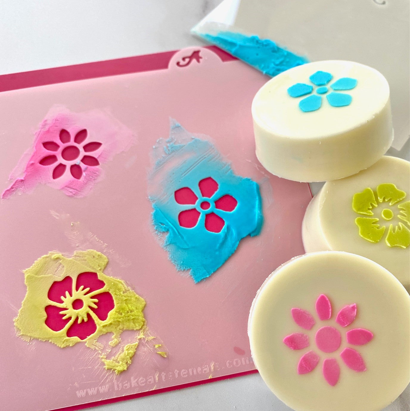 Flowers Oreo Stencil bakeartstencil