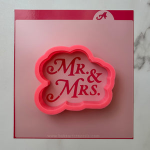 Mr. and Mrs. Cutter/Stencil bakeartstencil