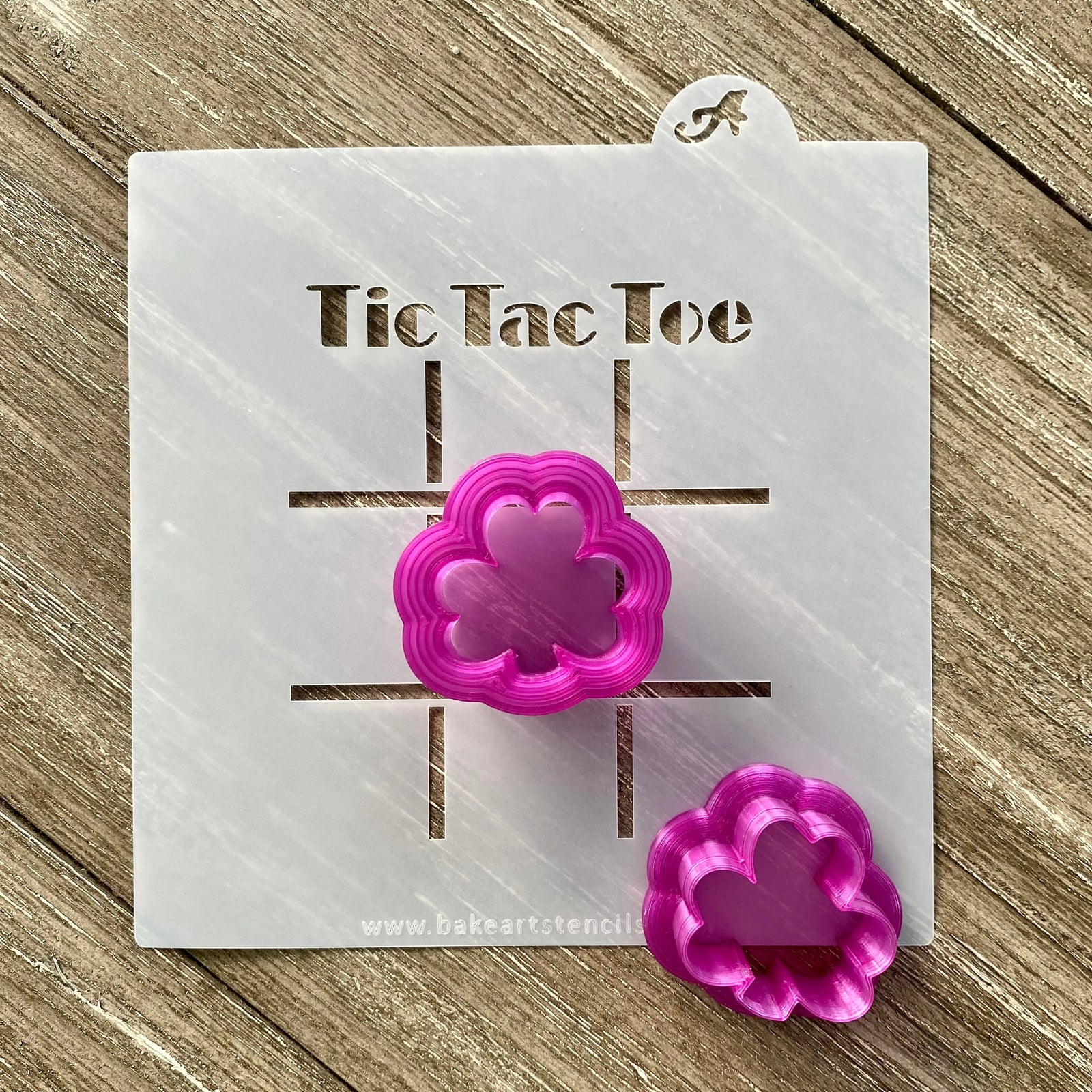 Shamrock Tic Tac Toe Cookie Decorating Set bakeartstencil