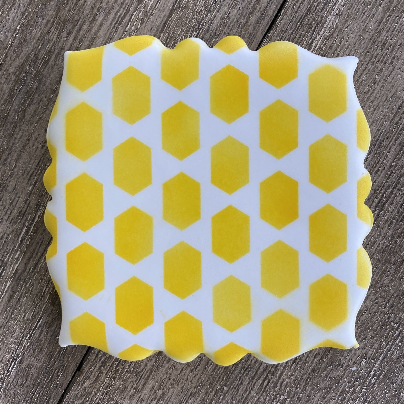 Stretched Honeycomb Pattern Stencil bakeartstencil