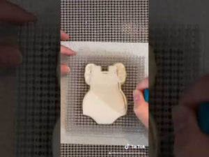 Video shows how to airbrush Giraffe Pattern Cookie Stencil